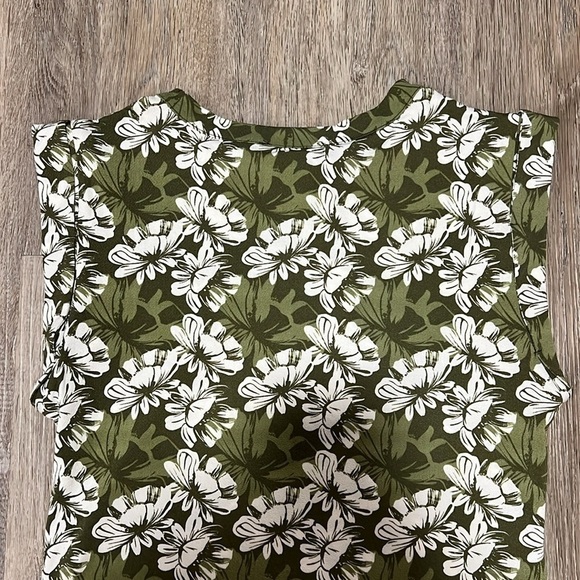Tahari Sleeveless Floral Print Top​​​​ - Picture 8 of 13